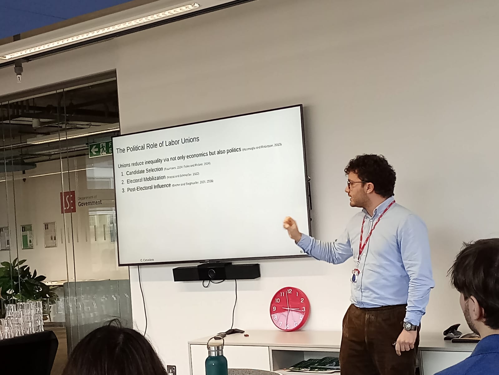 Discussion during a paper session at the first edition